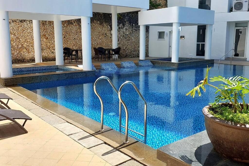 Lushfield Boracay Apartment *